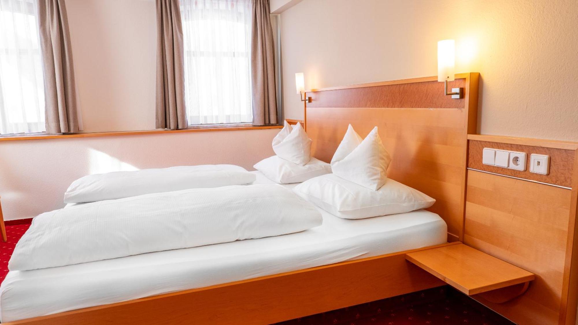 Hotel & Restaurant Post Лайхинген Экстерьер фото