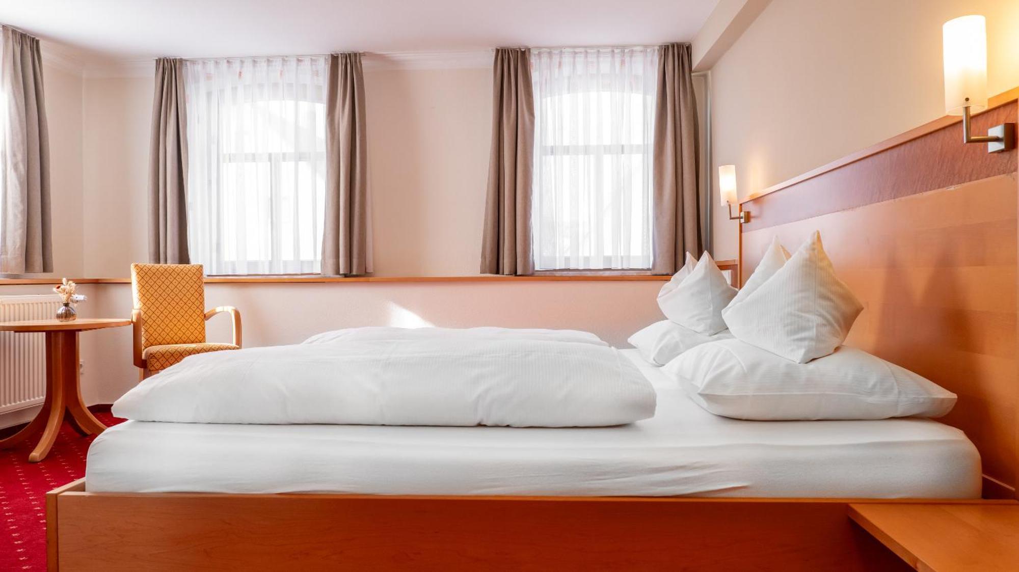 Hotel & Restaurant Post Лайхинген Экстерьер фото