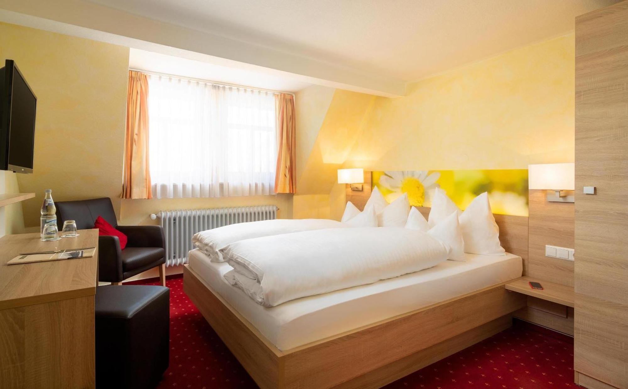 Hotel & Restaurant Post Лайхинген Экстерьер фото