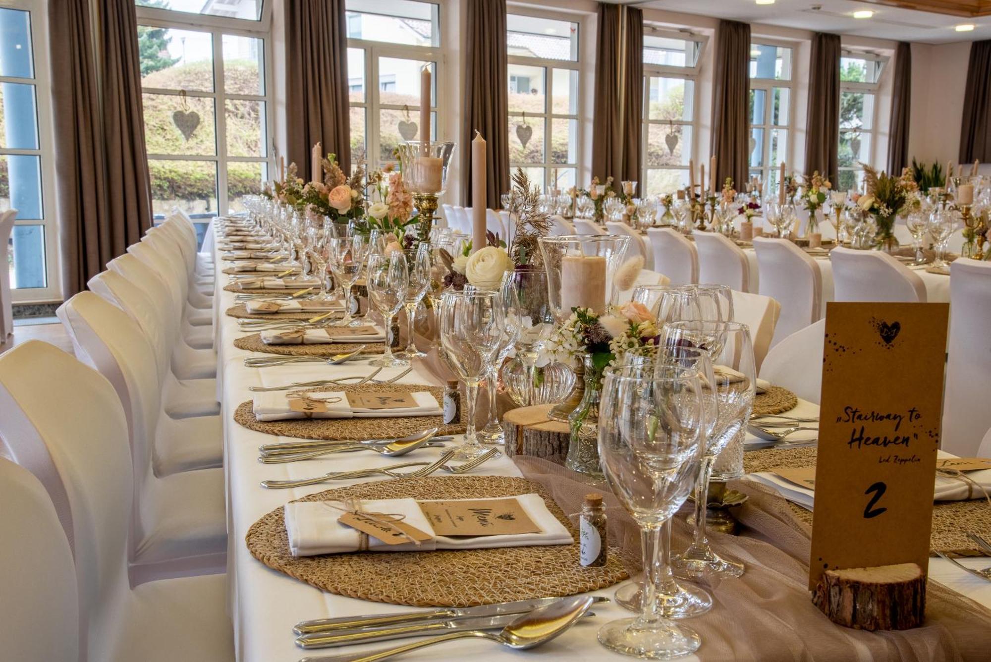 Hotel & Restaurant Post Лайхинген Экстерьер фото
