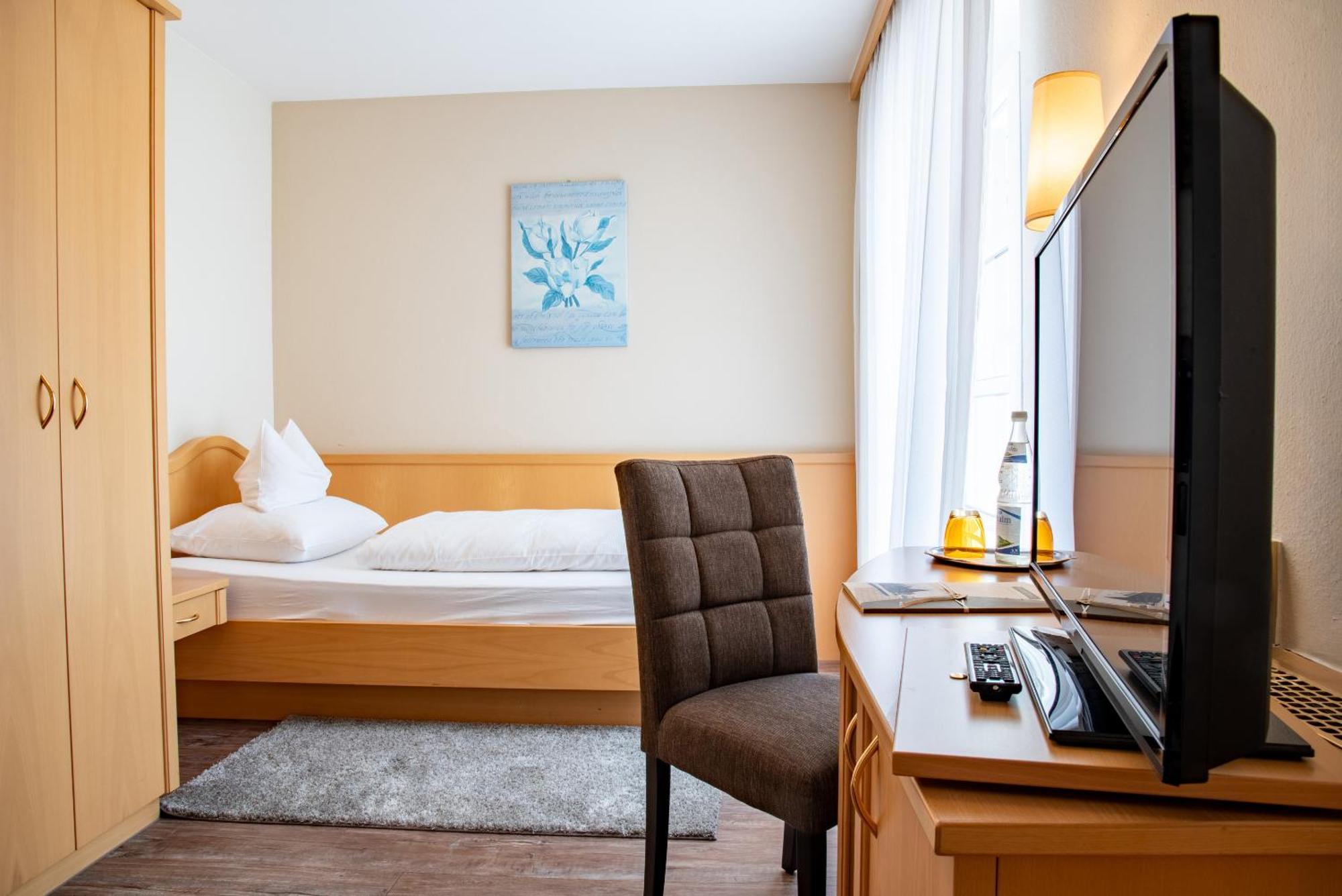 Hotel & Restaurant Post Лайхинген Экстерьер фото