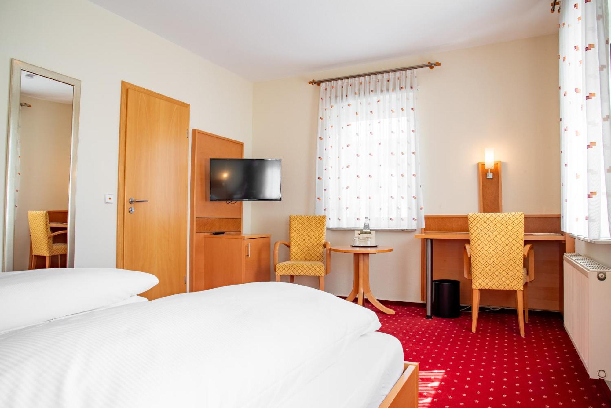 Hotel & Restaurant Post Лайхинген Экстерьер фото