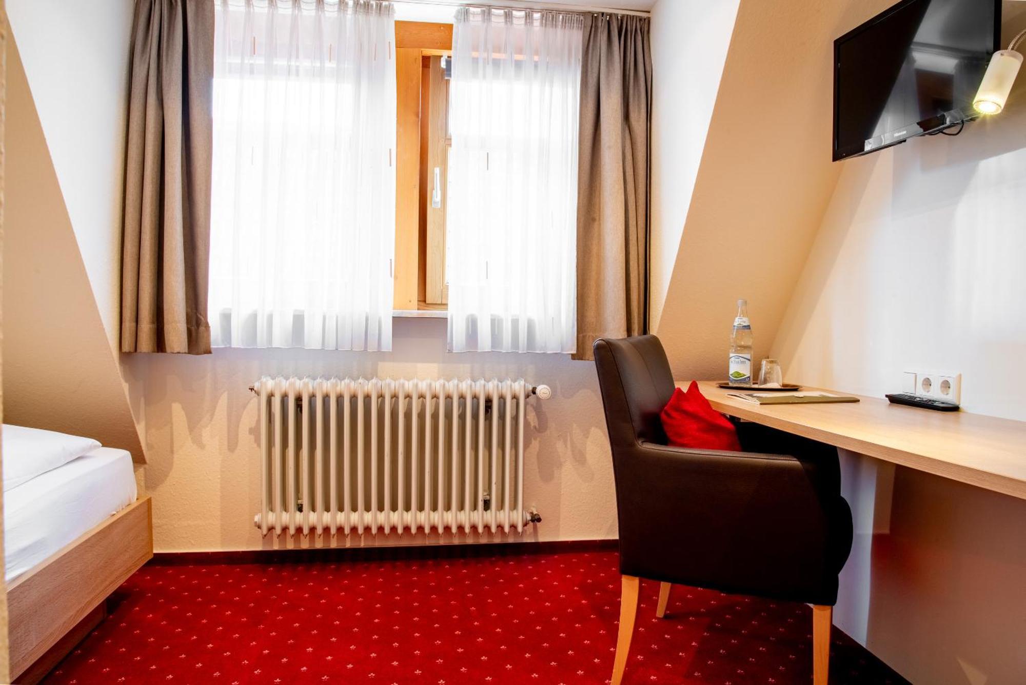 Hotel & Restaurant Post Лайхинген Экстерьер фото
